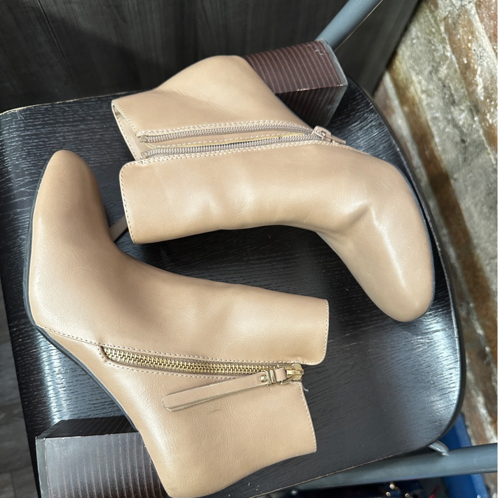 Primark Tan Ankle Booties with Glossy Finish